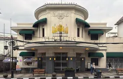 Bioskop Majestic, Kota Bandung. (Sumber: Wikimedia Commons | Foto: Chainwit)
