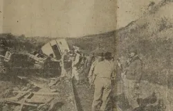 Pemandangan mengenaskan kecelakaan kereta api di Trowek, Tasikmalaya, Jawa Barat pada 28 Mei 1959. (Sumber: Harian Umum)