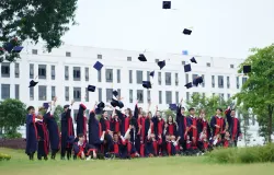 Ilustrasi wisuda. (Sumber: Pexels | Foto: Sun)