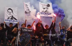 Ribuan bobotoh memadati Stadion Gelora Bandung Lautan Api, Kota Bandung, Kamis 7 Mei 2026. (Sumber: Ayobandung.com | Foto: Irfan Al-Faritsi)