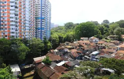 Kawasan padat penduduk di Tamansari, Kota Bandung, Senin 5 Mei 2025. (Sumber: ayobandung.id | Foto: Irfan Al Faritsi)