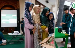 Jamaah Masjid Baitul Mu'min Mengikuti Pelatihan Pengolahan sampah dengan Magot. (Sumber: Dokumentasi Penulis | Foto: Uwes Fatoni)