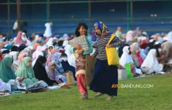 Ilustrasi salat Idul Adha. (Sumber: Ayobandung.id | Foto: Irfan Al-Faritsi)