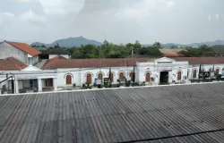 Rumah sakit Dustira dilihat dari skibridge Stasiun Cimahi (Sumber: dokpri | Foto: Sri Maryati)