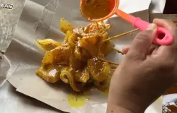 Cungkring merupakan sajian khas Bogor berupa sate kulit sapi yang dibalut gurihnya bumbu rempah dan kacang. (Sumber: Youtube | Foto: Dyodoran)