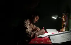 night study (Sumber: pexels.com | Foto: Bikram Bezbaruah)