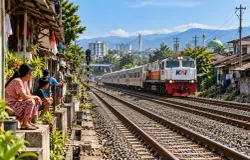 Gambar ilustrasi kondisi jalur rel di Bandung Raya yang perlu dibenahi (Sumber: dokpri | Foto: Totok Siswantara)