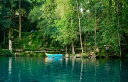 Telaga yang dijadikan destinasi wisata ini akan terjaga airnya bila hutan di Gunung Cerémé tetap terjaga. (Sumber: Istimewa)