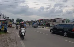 para pengendara yang melawan arus di Rancaekek. (Sumber: Ayojelajah.id)