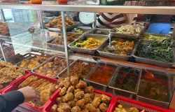 Sajian makanan di Warung Tegal. (Sumber: pixabay)