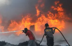 Kebakaran hutan dan lahan. (Sumber: tribratanews.polri.go.id)