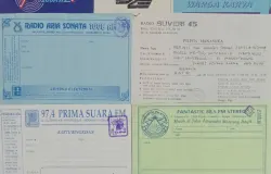 Sejumlah kartu pilihan pendengar yang pernah diterbitkan oleh berbagai stasiun radio sebagai bagian dari interaksi dan kedekatan radio dengan para pendengarnya. (Sumber: Foto dan dokumentasi Kin Sanubary)