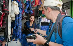 Penggunaan uang rupiah di ranah UMKM. (Sumber: Pexels | Foto: rakhmat suwandi)