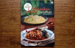 Buku berjudul "30 Resep Masakan Arab Rumahan" karya Balqies Batarfie yang diterbitkan Gramedia Pustaka Utama, tahun 2014. (Sumber: Dokumentasi Penulis | Foto: Badiatul Muchlisin Asti)