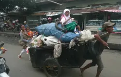 Manusia gerobak. (Sumber: ayobandung.com | Foto: ANTARA via ayobandung.com)