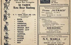 Iklan ucapan selamat hari jadi Kota Bandung dari perusahaan film N.V. Sirna Galih Ind. Ltd.. Iklan tersebut memuat daftar bioskop yang dikelolanya. (Sumber: Dimuat dalam Pikiran Rakjat, 31 Maret 1956 | Foto: Kin Sanubary)