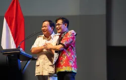 Budiman Sudjatmiko bersama Ketua Umum Partai Gerindra Prabowo Subianto mendeklarasikan kelompok relawan Prabowo-Budiman Bersatu (Prabu) di Semarang, Jawa Tengah pada Jumat (18/08/2023). (Sumber: Gerindra.id)
