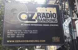 Studio Radio OZ Bandung di Jl. Setrasari II No. 14, Bandung. Radio OZ menjadi salah satu stasiun radio di Bandung yang termasuk awal bermigrasi dari jalur AM ke FM. (Sumber: Istimewa)