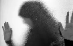 Perempuan seringkali menjadi satu-satunya korban yang harus menanggung traumanya juga beban sosial yang seharusnya ditanggung oleh para pelaku. (Sumber: pexels)