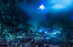 Fenomena blue fire. (Sumber: kemenparekraf.go.id)