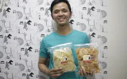 Cerita Ridwan, Mengubah Camilan Tradisional Jadi Makanan Kekinian