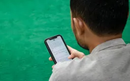 Di Persimpangan Teknologi dan Iman, Masihkah Kita Mengenali Arah Pulang?