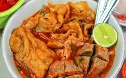 Baso Saturnus, Kuah Pedasnya Selalu Jadi Andalan