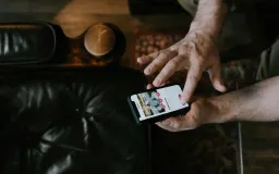 Swipe, Match, Ghosting: Cerita Mahasiswa Bandung Mencari Cinta di Aplikasi Kencan
