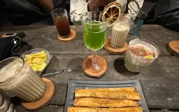 Ngopi Sambil Menikmati Suasana Vintage di Roemah Sangrai Tua