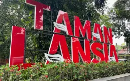 Warga Bandung Risau, Taman Lansia Tak Ramah bagi Lansia