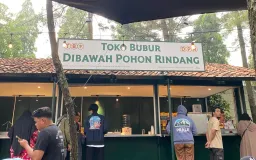 Bubur di Bawah Pohon Rindang, Tempat Sarapan Favorit Warga Bandung