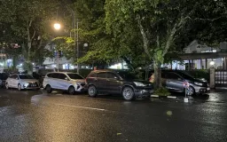 Parkir liar di Jalan Riau Kota Bandung Rugikan Hak Pengguna Sepeda dan Pejalan Kaki