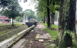 Curhat di Media Sosial, Masyarakat Bandung Keluhkan Kondisi Trotoar 
