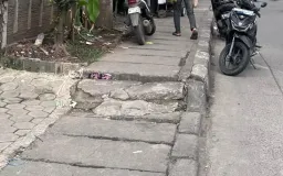 Jalur Pejalan Kaki di  Kota Bandung yang Masih Jauh dari Ideal
