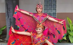 Tari Merak dan Dinamika Gen Z, Menari Sambil Mengejar Karier