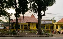 Bahaya! Trotoar di Sejumlah Titik Kota Bandung Rusak dan Ancam Keselamatan Pejalan Kaki