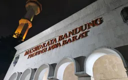 Bukan Jadi Tempat Nyaman untuk Umat, Masjid Raya Bandung Justru Bisa Mencekam