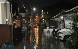 Banjir namun Hidup Tetap Harus Berjalan