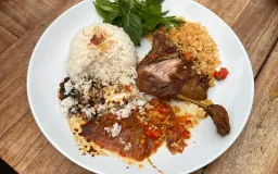 Bebek Om Aris Dipati Ukur: Sajian Legendaris yang Terjangkau dan Nyaman di Kota Bandung