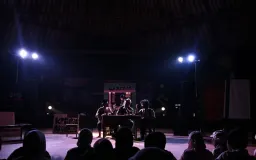 Momen Improvisasi yang Menyelamatkan Teater Malam Itu