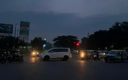 Berkawan dengan Gelapnya Jalan Soekarno Hatta