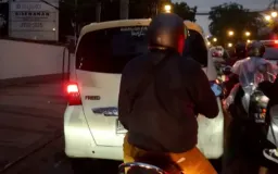 Jalan Asia Afrika yang Cantik Itu Tercoreng oleh Macet