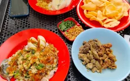Jadi Kuliner Legendaris Karena Anti Tumpah, Apa Rahasianya Bubur Ayam Mang Oyo?