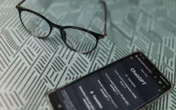 Gangguan Psikologis dan Trauma Sosial akibat Tidak Paham Teknologi Informasi 