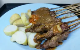 Dari Asap ke Warisan, Jejak Tiga Generasi di Balik Sate Anggrek