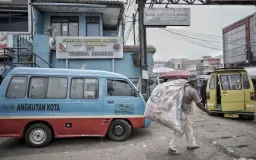 Bandung, Angkot, dan Paradoks Kota Wisata