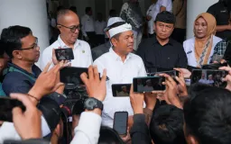 Usai Didemo Pengusaha Jasa Wisata, Gubernur Dedi Mulyadi Tetap Kukuh Larang Studi Tur Sekolah