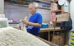 Harga Beras Naik, Warga Perkotaan Jabar Kian Terjerat Kemiskinan