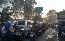 Solusi Kemacetan, Batasi Konsumtif Kendaraan Roda Dua atau Pelebaran Jalan Raya?