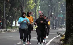 Dua Wajah Zaman Berlari di Bandung